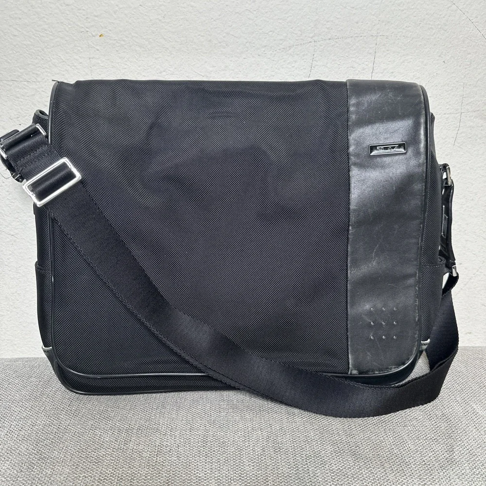 TUMI‎ LXT Imagination Messenger Laptop Bag Black Nylon Leather Expandable 23671D